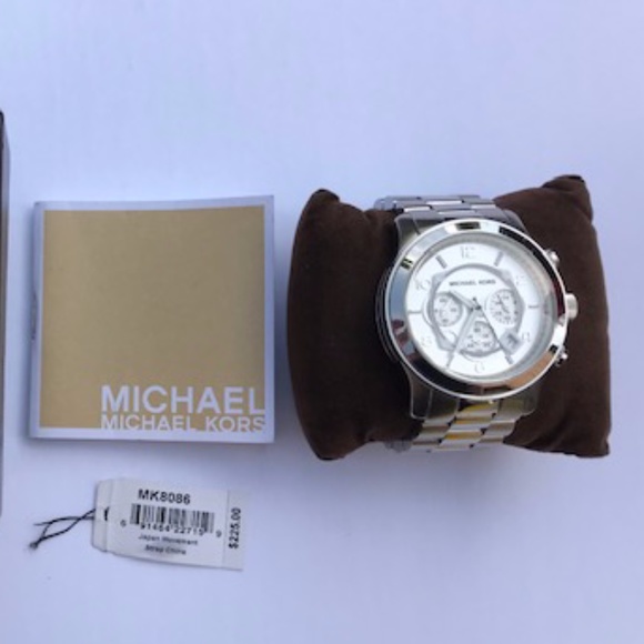 Michael Kors Ladies Silver Oversized Runway Watch - Picture 1 of 5
